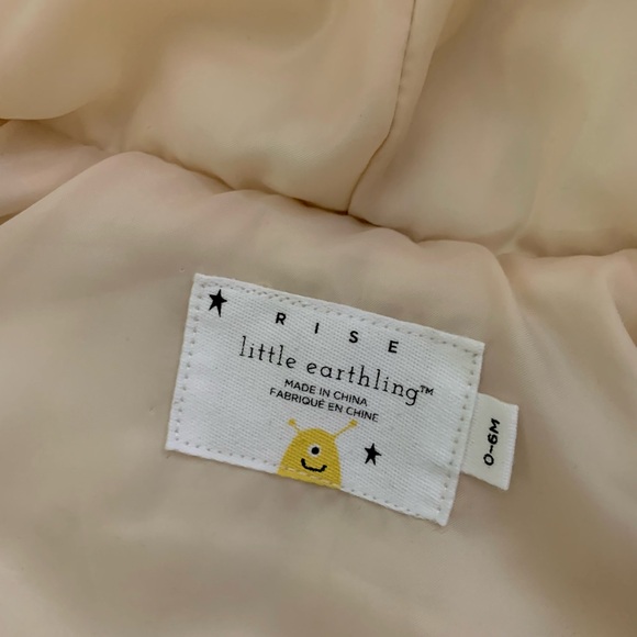 2/15• Cream coloured spring puffer jacket, can fit 0 to 6 months babies - Picture 5 of 6